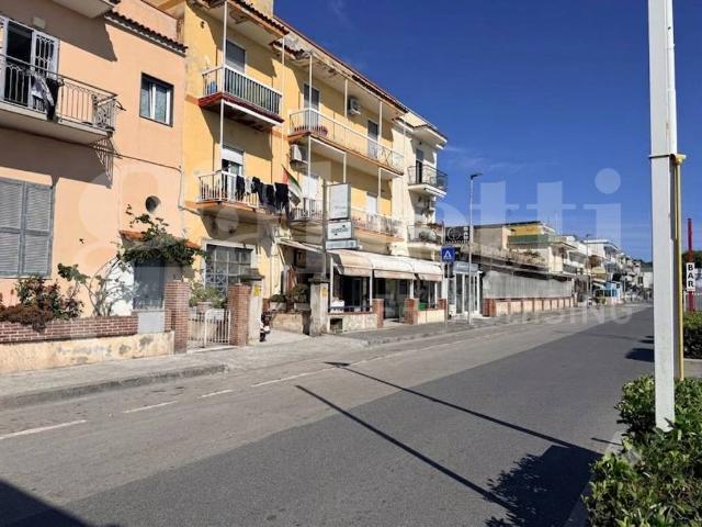 Quadrilocale in vendita a Fusaro, Bacoli