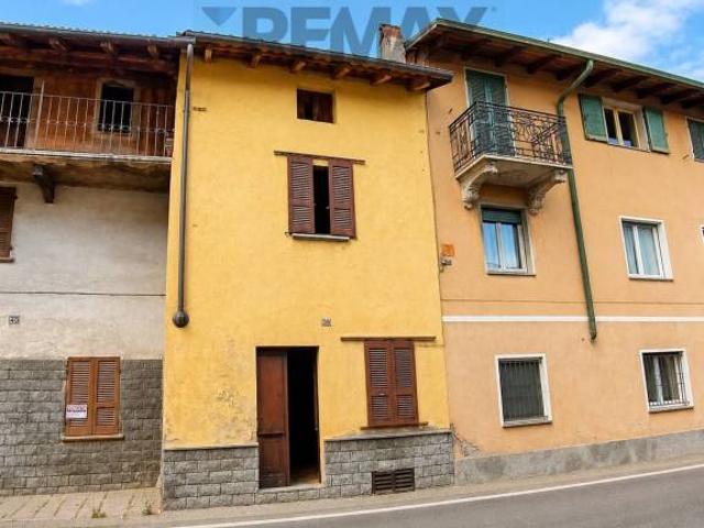 Quadrilocale in vendita a Fara Novarese via Tosalli, 38