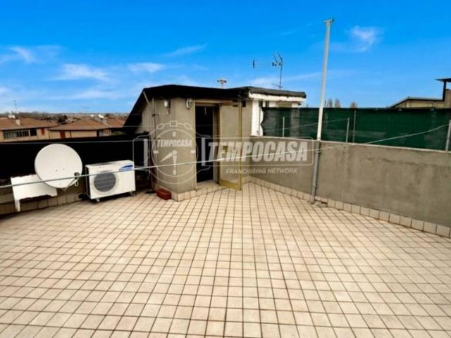 Quadrilocale in vendita a Ferrara via Algeria, 37, Via Pomposa