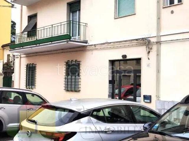 Quadrilocale in vendita a Ferrara via Lucrezia Borgia, 15, Centro Storico