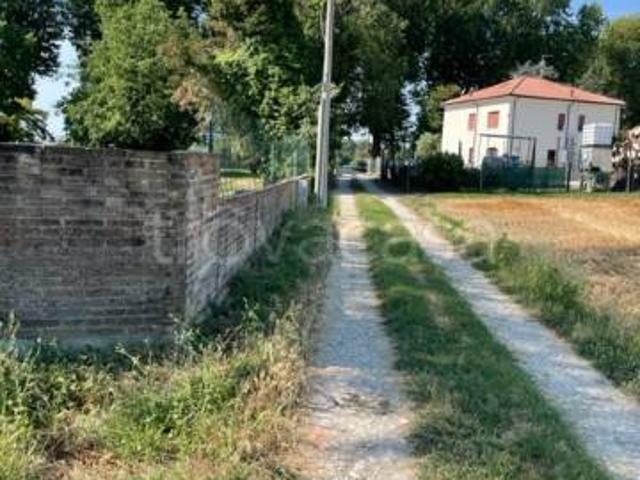 Quadrilocale in vendita a Ferrara via Pomposa, 245, Cona