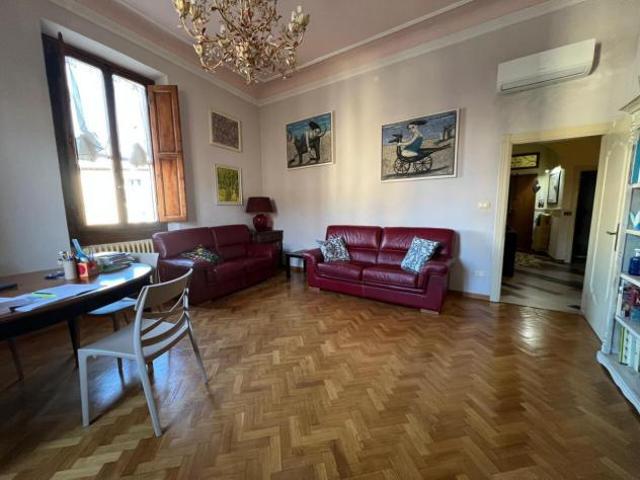 Quadrilocale in vendita a Firenze