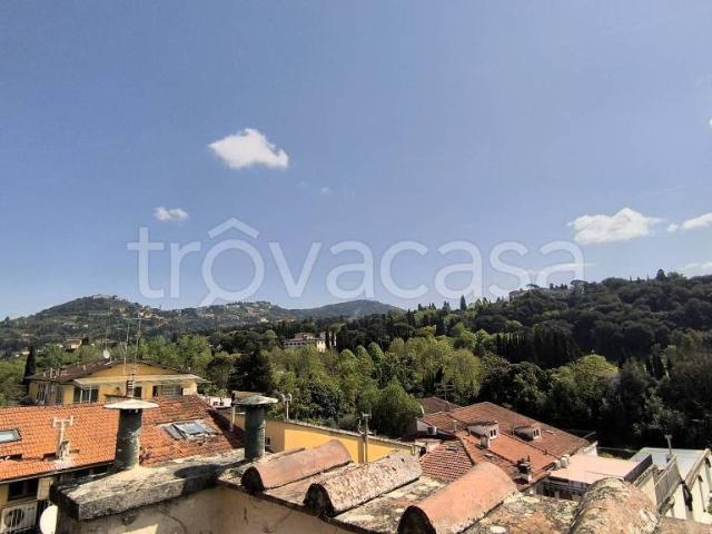 Quadrilocale in vendita a Firenze, Cure