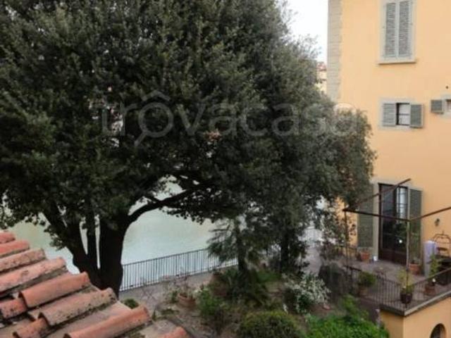 Quadrilocale in vendita a Firenze, Santo Spirito