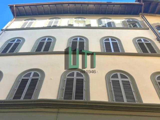 Quadrilocale in vendita a Firenze via dei Rustici, 8, Signoria Uffizi