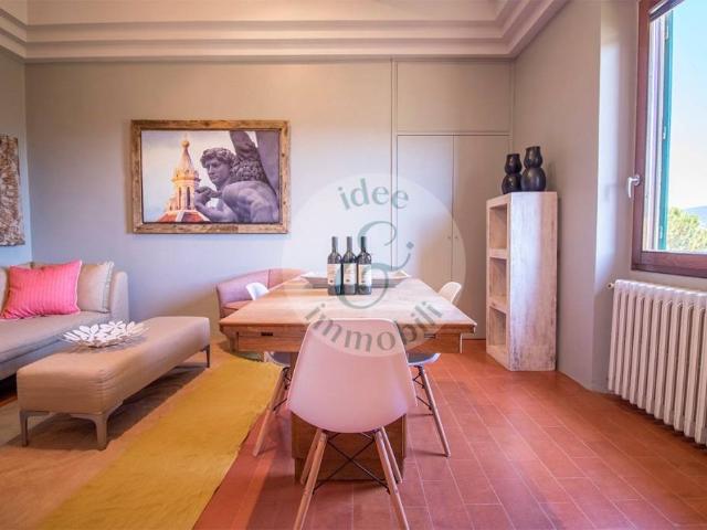 Quadrilocale in vendita a Firenze via del Paradiso, Fortini