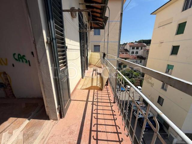 Quadrilocale in vendita a Firenze via Ferdinando Paoletti, Leopoldo Vittorio Emanuele Statuto