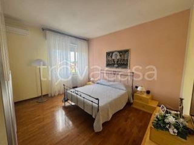 Quadrilocale in vendita a Firenze via Pratese, 21, Peretola