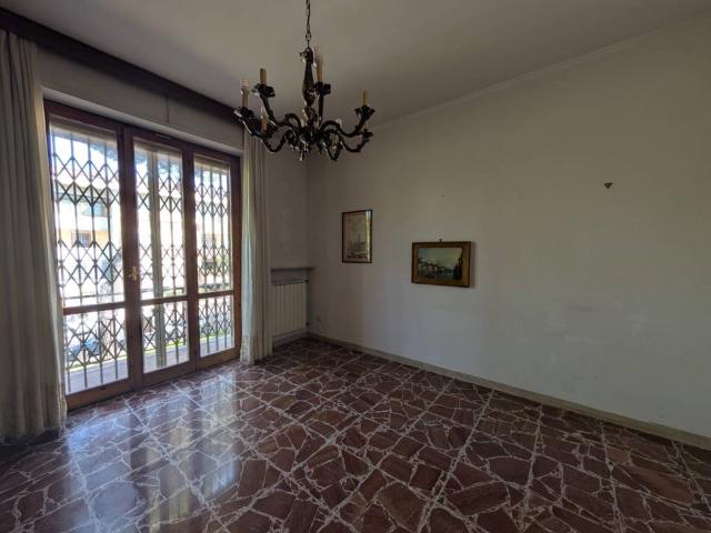 Quadrilocale in vendita a Firenze via Reims, Europa