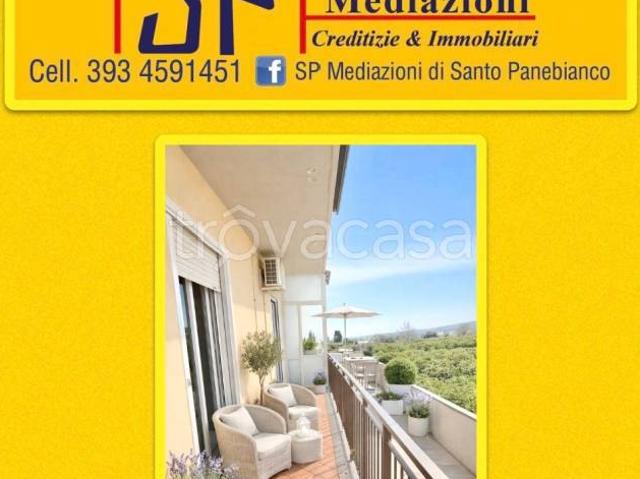 Quadrilocale in vendita a Fiumefreddo di Sicilia
