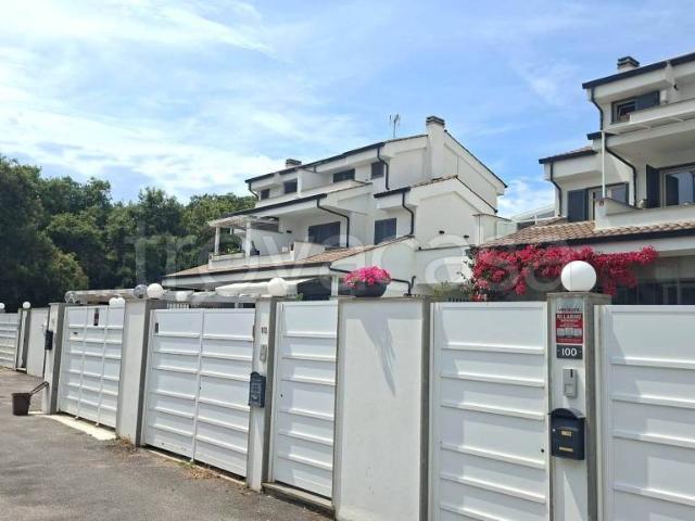 Quadrilocale in vendita a Fiumicino via Porto Ercole, 108, Fregene