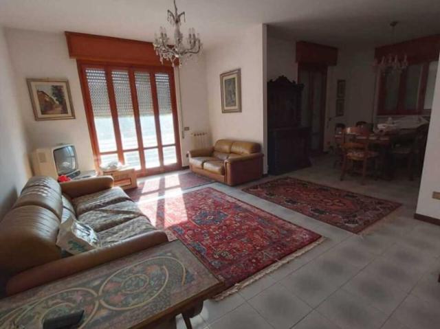 Quadrilocale in vendita a Fivizzano viale Anna Maria Adorni