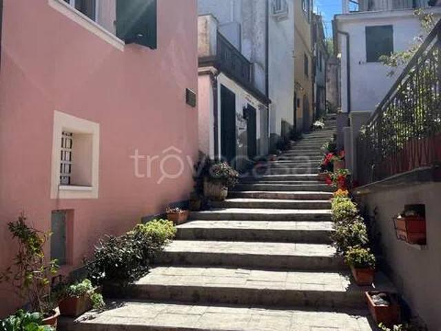 Quadrilocale in vendita a Follo, Bastremoli