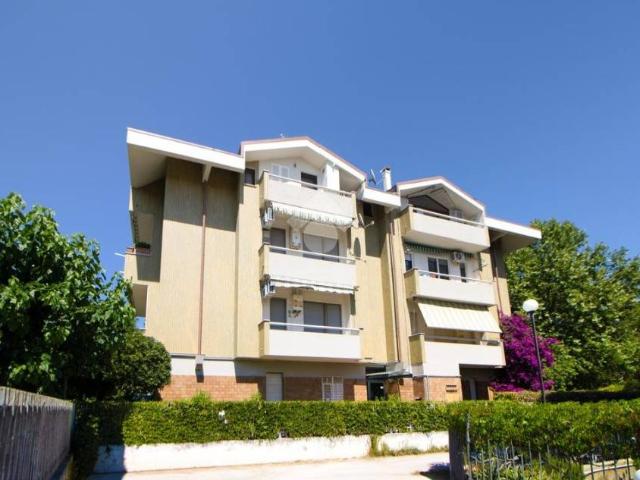 Quadrilocale in vendita a Francavilla al Mare viale Alcione, 52