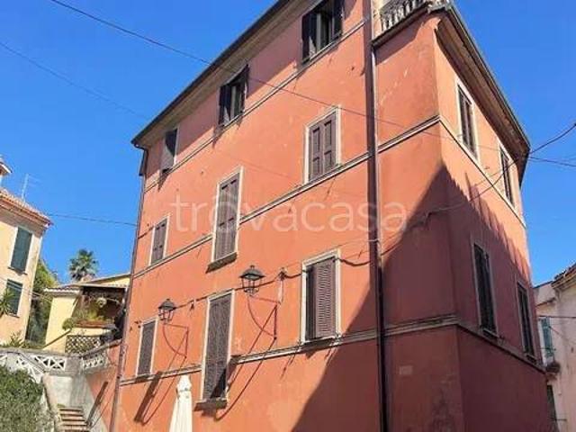 Quadrilocale in vendita a Frosinone via Giuseppe Garibaldi, Centro città