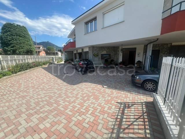 Quadrilocale in vendita a Frossasco via Bivio, 27