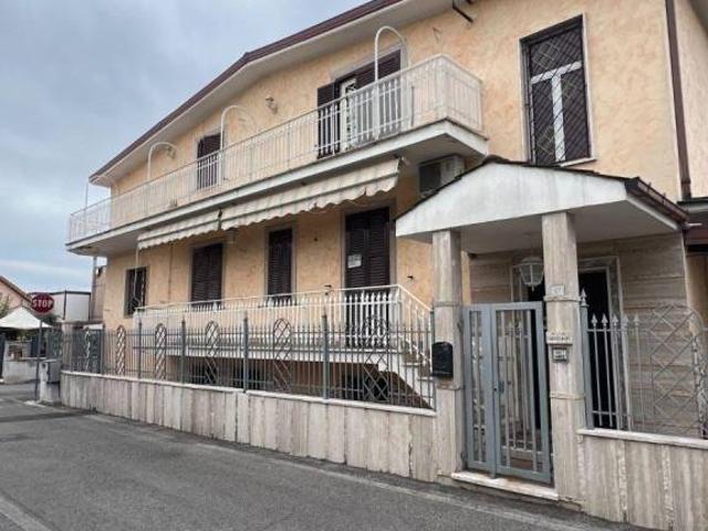 Quadrilocale in vendita a Guidonia Montecelio via Napoli, 18, Villalba