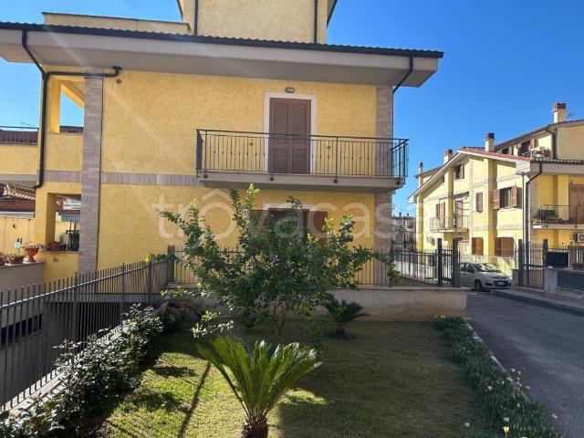 Quadrilocale in vendita a Guidonia Montecelio via Galletti, Villanova