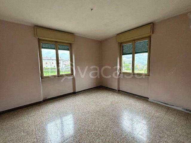 Quadrilocale in vendita a Gandino via Giovanni Verga, 8