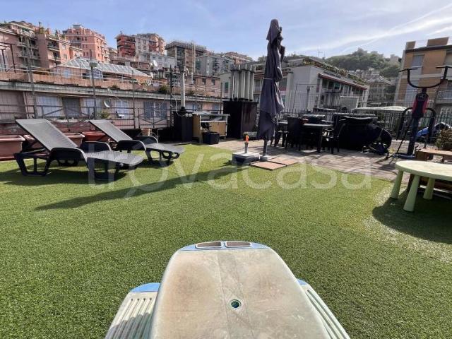 Quadrilocale in vendita a Genova via Ayroli, 36, San Fruttuoso