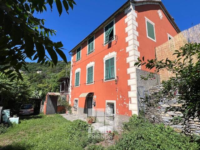 Quadrilocale in vendita a Genova via di San Pantaleo, 22A, Righi