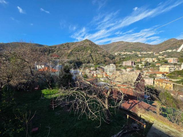 Quadrilocale in vendita a Genova via Mogge, 10B, San Desiderio