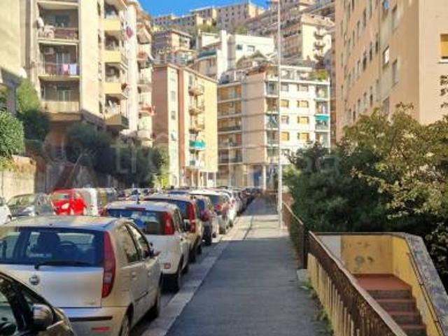 Quadrilocale in vendita a Genova via Napoli, Oregina