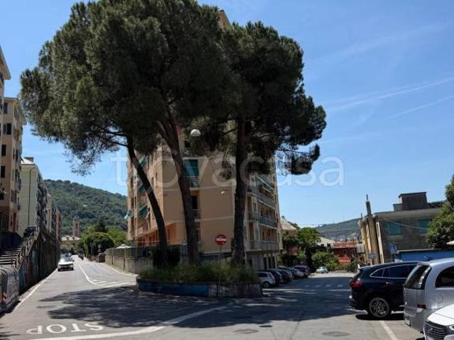 Quadrilocale in vendita a Genova via Terpi, Molassana