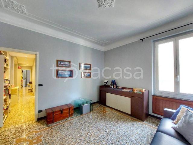 Quadrilocale in vendita a Genova via Vittorio Bottego, Sampierdarena