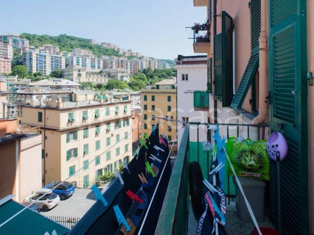 Quadrilocale in vendita a Genova, Marassi