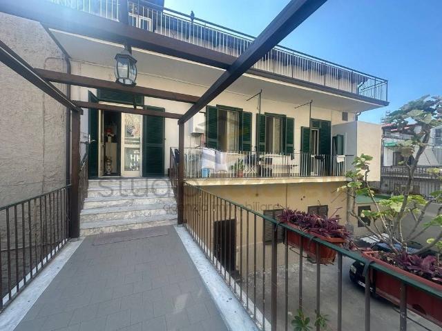 Quadrilocale in vendita a Giugliano in Campania via Licoda