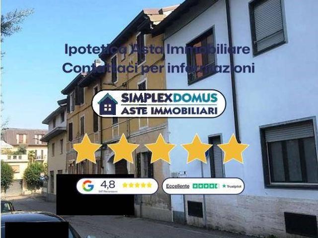 Quadrilocale in vendita a Gorla Minore via Terzaghi