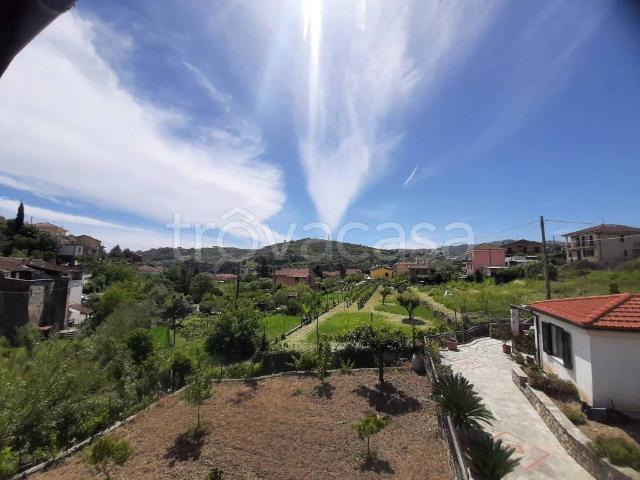 Quadrilocale in vendita a Imperia strada Ciosa