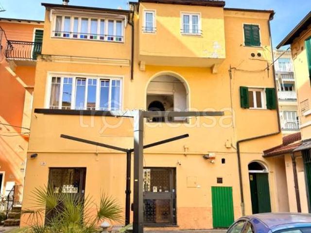 Quadrilocale in vendita a Imperia piazza Sant'Antonio, Porto Maurizio