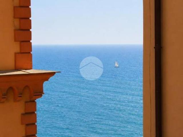 Quadrilocale in vendita a Imperia via Achille Vianelli, 4, Porto Maurizio