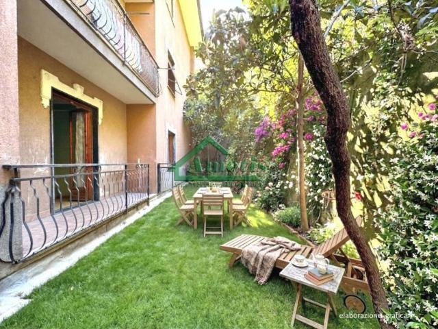 Quadrilocale in vendita a Imperia via Privata Gazzano, 15, Porto Maurizio