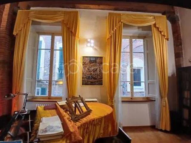 Quadrilocale in vendita a Lucca via Antonio Mordini, 25, Piazza Anfiteatro Torre Guinigi