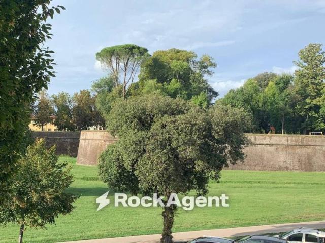 Quadrilocale in vendita a Lucca viale Giuseppe Giusti, San Concordio