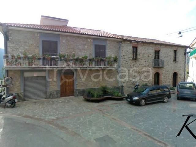 Quadrilocale in vendita a Lustra