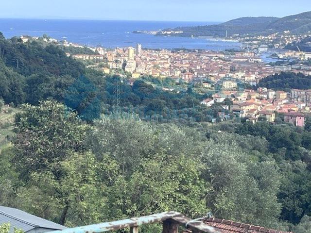 Quadrilocale in vendita a La Spezia via Montalbano