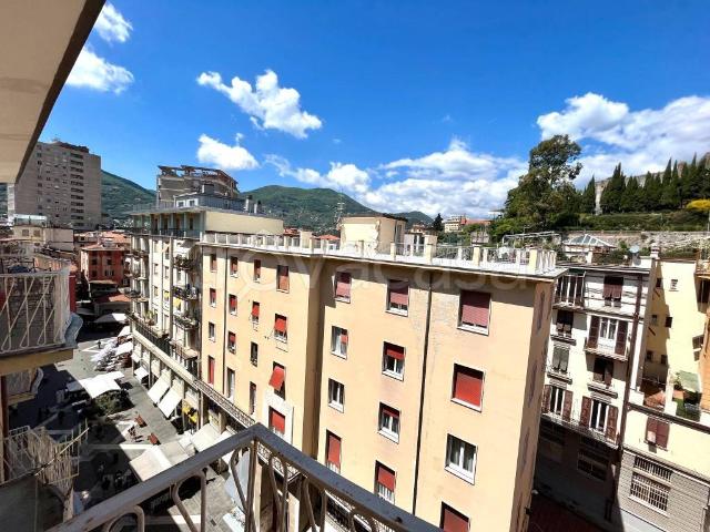 Quadrilocale in vendita a La Spezia via Sant'Agostino, 38, Centro Storico