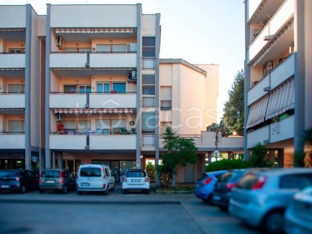 Quadrilocale in vendita a Latina via Parmenide, 41, Latina Scalo