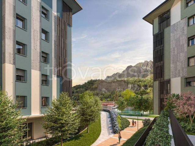 Quadrilocale in vendita a Lecco, Pescarenico