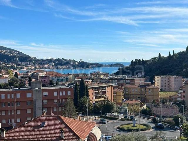 Quadrilocale in vendita a Lerici via Gozzano, 3, San Terenzo