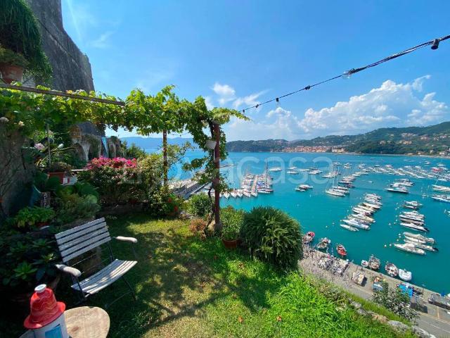 Quadrilocale in vendita a Lerici piazza San Giorgio