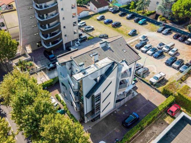 Quadrilocale in vendita a Lignano Sabbiadoro viale dei Platani, 34