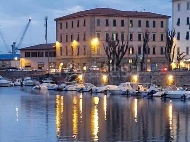 Quadrilocale in vendita a Livorno, Quartiere Venezia