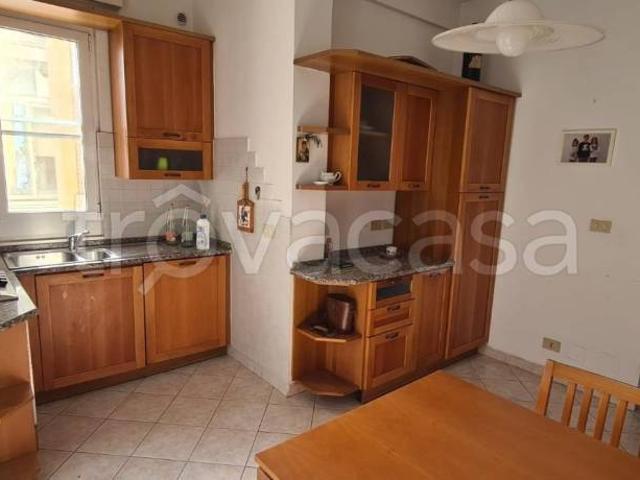 Quadrilocale in vendita a Livorno via Campania, Coteto