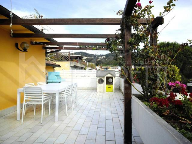 Quadrilocale in vendita a Livorno via delle Villette, Montenero Basso Montenero Alto