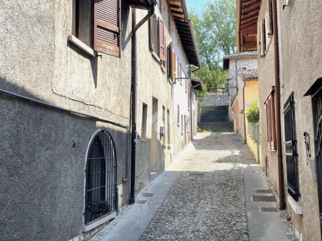 Quadrilocale in vendita a Lonato del Garda vicolo Bailoni, 1